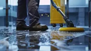 Gereinigter Boden mit speziellem Reinigungswerkzeug