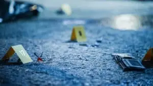 Baltz Tatortreinigung - Tatort mit Schildern der Spurensicherung
